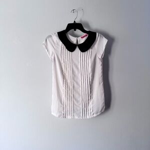 ELLE pleated dress shirt polo 👕 White Blouse with Black Collar